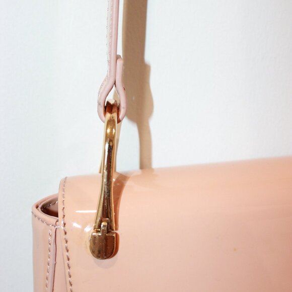 ✨ Lovely Shoulder Strap G by Guess Purse ✨ - Picture 4 of 8